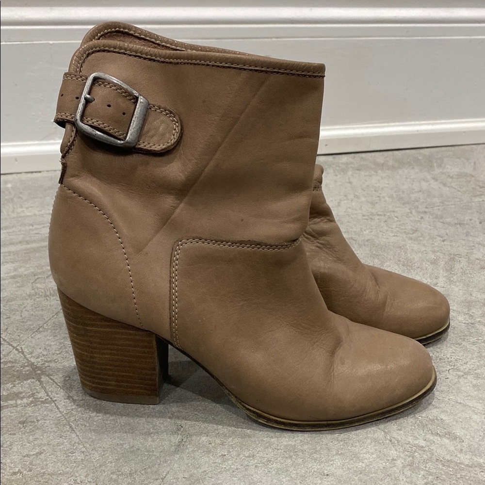 Vintage Tan leather ankle boots sz9